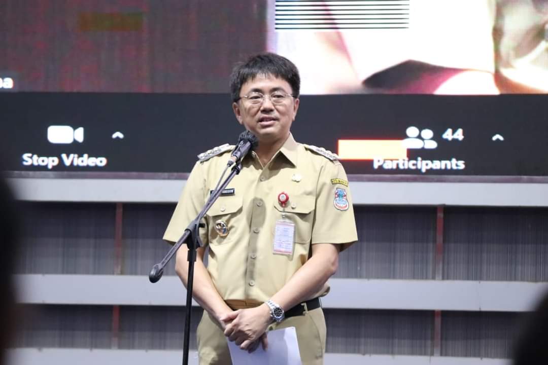 Wali Kota Manado Andrei Angouw ketika pimpin apel perdana.