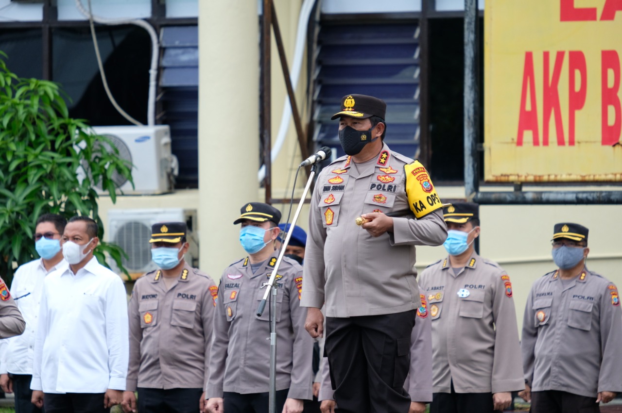Kapolda Sulut Irjen Pol Nana Sudjana memimpin apel di Mapolda, Senin (17/5). Foto: HumasPoldaSulut