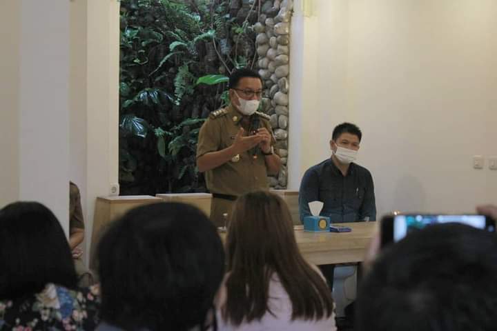 Wali Kota Bitung Ir Maurits Mantiri MM menghadiri kegiatan pelatihan pariwisata. (Istimewa)