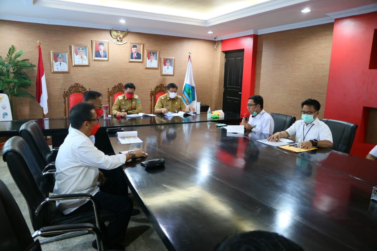 Bupati Joune Ganda didampingi Wakil Bupati Kevin W Lotulung serta sejumlah pejabat Pemkab Minut menerima kunjungan Kepala BPPW Sulut Rus’an M Nur Taib, Selasa (18/5).