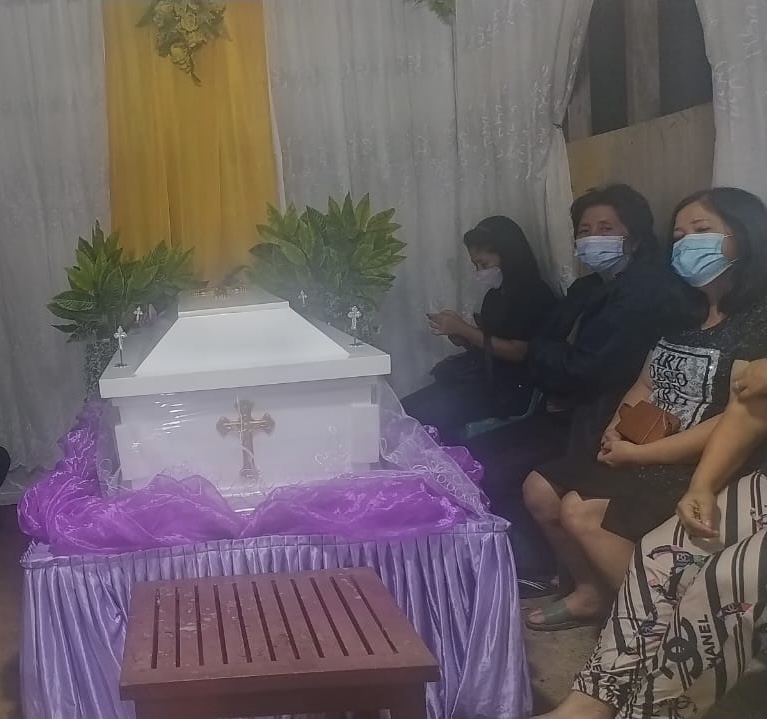 Peti jenazah boca Marsela, yang disemayamkan di Desa Koha, Minahasa.