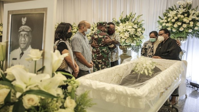 Suasana haru di Rumah Duka Wagub Papua