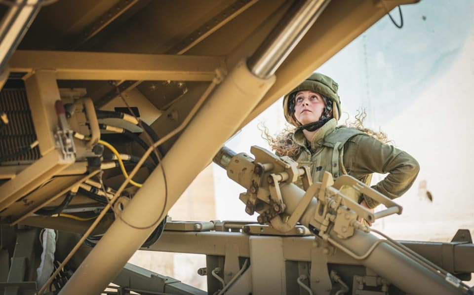 Operator Iron Dome Tentara Israel jaga siang dan malam. (Foto FB IDF)