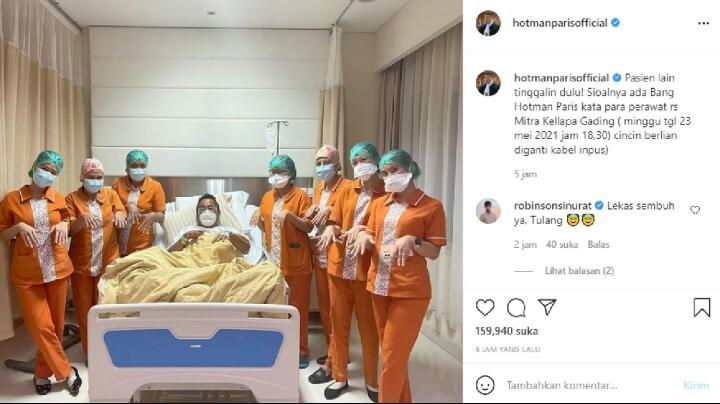 Hotman Paris Hutapea terbaring di rumah sakit didampingi sejumlah perawat. (Instagram @hotmanparisofficial)