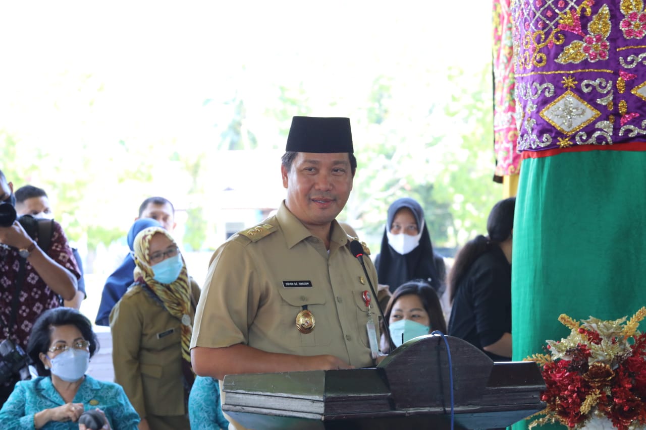 PERINGATAN: Wakil Gubernur Sulut Steven Kandouw, saat memberi arahan.