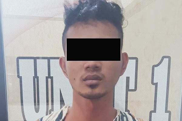 Tersangka penikaman saat diamankan di Mapolres Minsel.