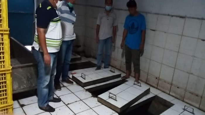 DLH saat melakukan sidak diperusahaan Kamis (28/5).