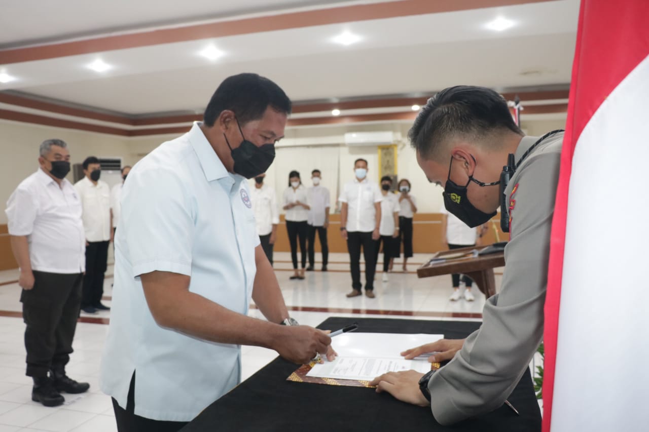 Kapolda Sulut Irjen Pol Nana Sudjana, resmi menjabat sebagai Ketua Umum PBVSI Sulut.