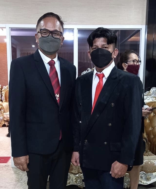 Pjs Direktur PDAM Minut Patrice Tamengkel bersama Kepala Unit PDAM Minut Nikson Rumimpunu usai pelantikan jajaran pimpinan baru PDAM Minut di hadapan Bupati Joune Ganda, 5 Mei lalu.