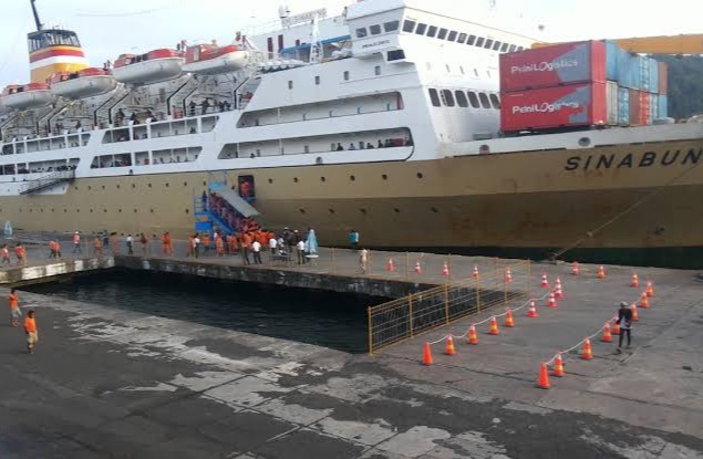 Salah satu kapal penumpang saat berlabuh di Pelabuhan Bitung. (Istimewa)