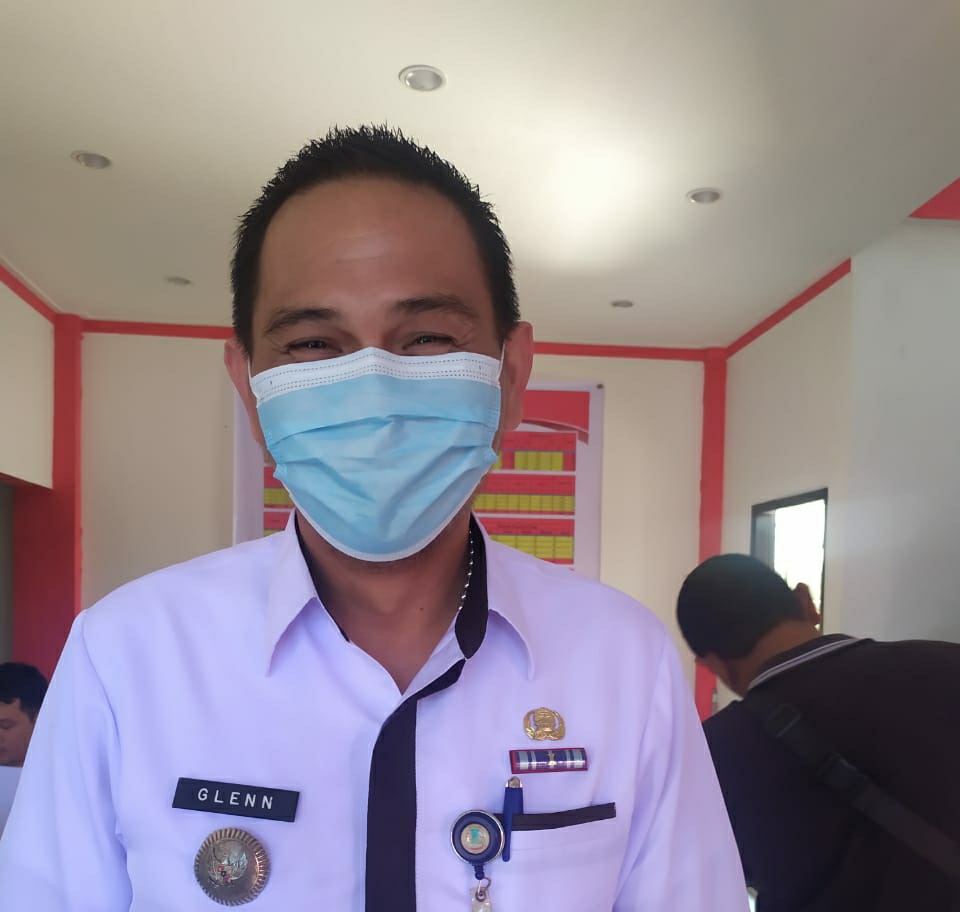 Camat Paal Dua Glennstiano F. Kowaas SH. MH