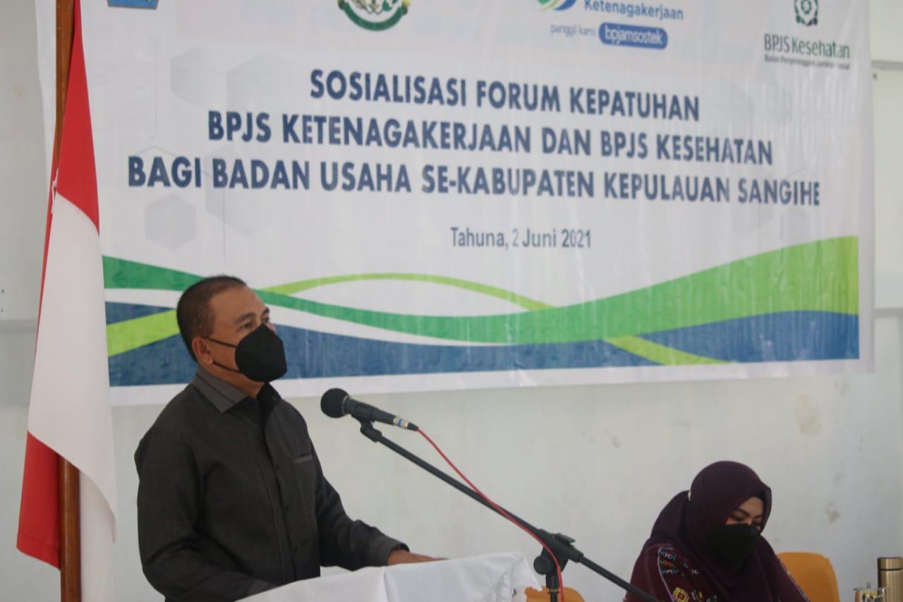 Kajari Sangihe Yunardi saat memberikan materi di Papanuhung Santiago Tampungan Lawo (Istimewa)