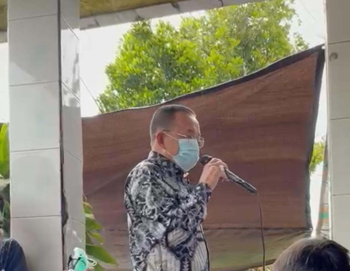 Wenny Lumentut saat berada di ibadah Kumawus Alm Ferry Kalesaran.