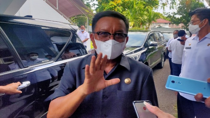 Wali Kota Bitung Maurits Mantiri