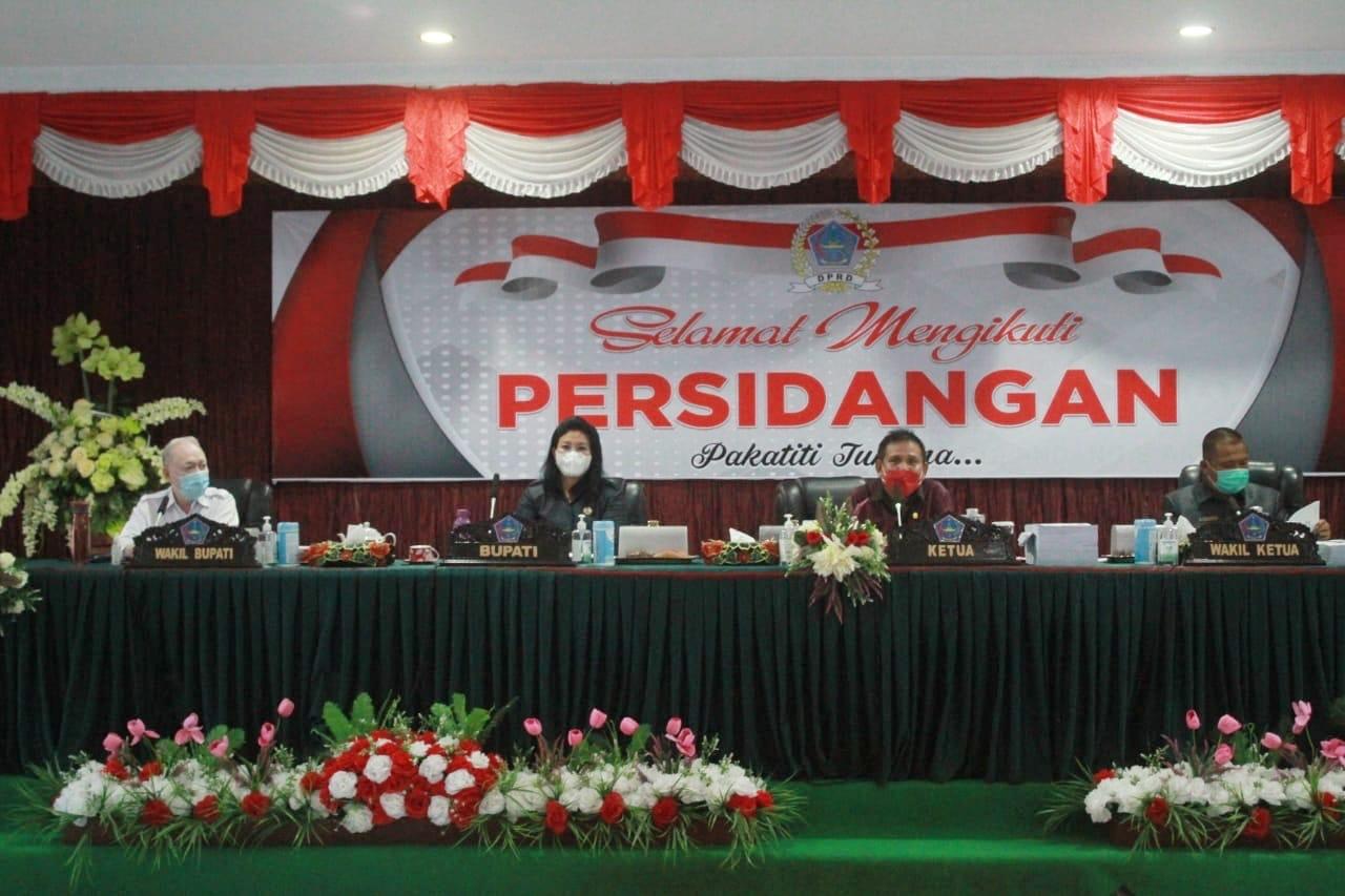 BERSAMA: Ranperda dipaparkan Pemerintah Kanupaten (Pemkab)di depan Dewan Perwakilan Rakyat Daerah (DPRD) tuk ditetapkan menjadi Perda.  (Balladewa/MP)