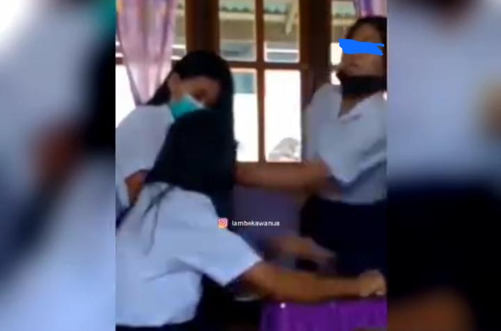 Video bullying siswi SMP di salah satu sekolah di Minahasa Selatan, Sulawesi Utara. (Instagram @Lambekawanua)
