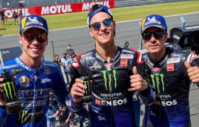 ft/@MotoGP Fabio Quartararo (tengah) juara MotoGP Belanda 2021, di Sirkuit Assen, Minggu (27/6).