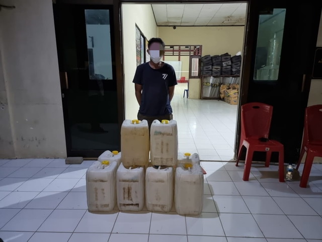 AHL (20), warga Tagulandang diamankan Satreskrim Polres Minut di Desa Kolongan Tetempangan, Kecamatan Kalawat.