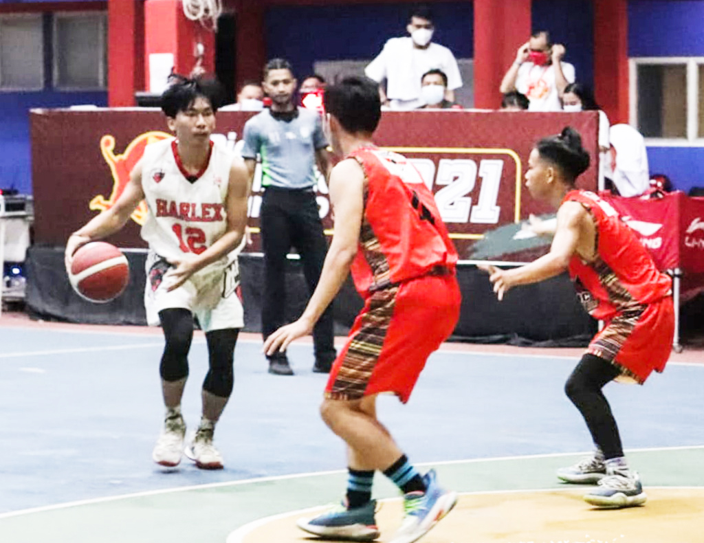 Duel Harlex vs Manado Movers. Foto: jerry taulu/humas perbasi manado