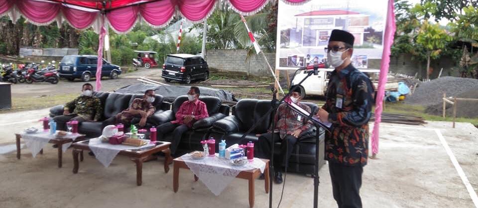 Anwar Abubakar memberikan sambutan pada peletakan batu pertama PLHUT Minahasa Tenggara, Kamis (24/6/2021). (foto: istimewa)