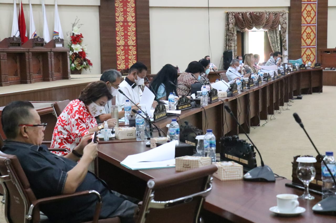 Suasana pembahasan pertanggungjawaban APBD 2020 oleh Banggar dan TAPD.