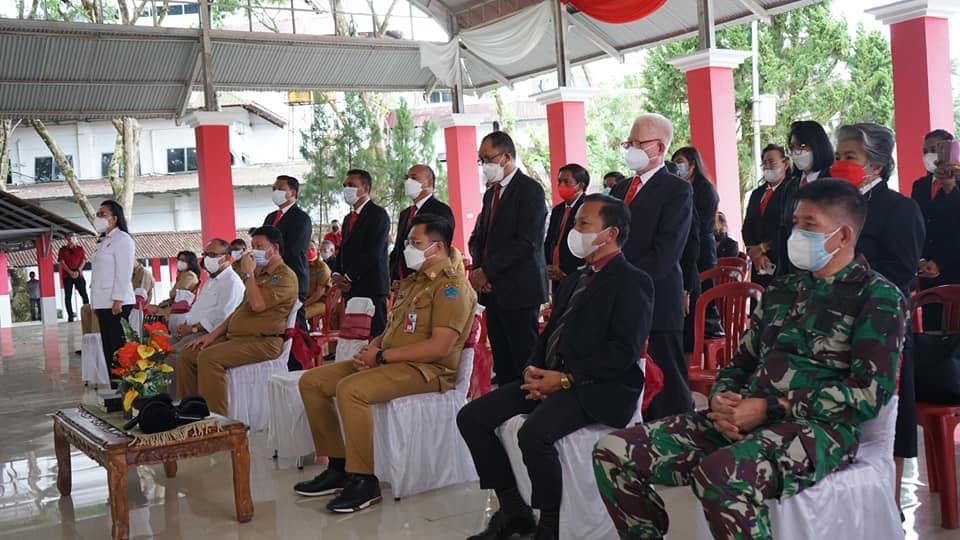 Pengurus BAMAG Minut dikukuhkan Bupati Joune Ganda di pendopo kantor Bupati Minut, Senin (5/7).