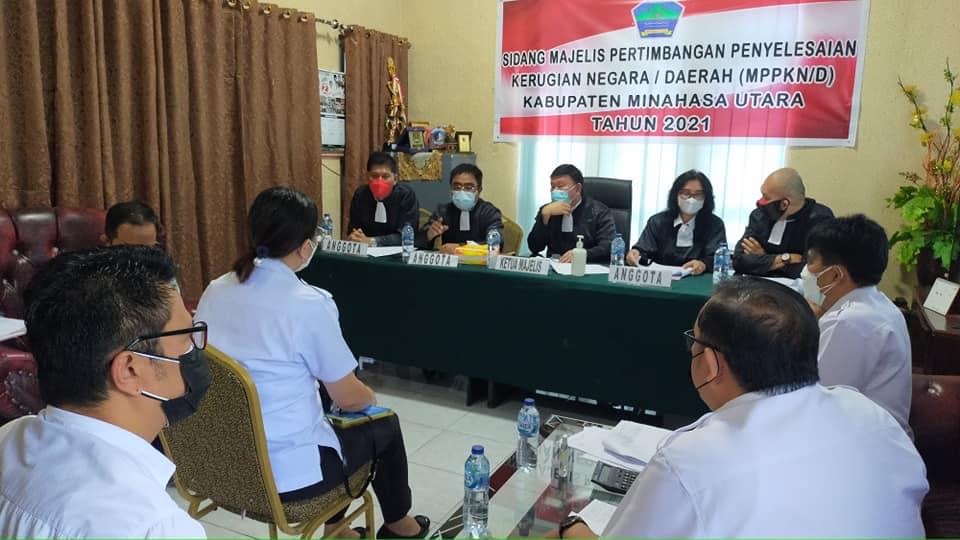 Sidang TGR menghadirkan para PNS yang tersandung TGR di kantor Inspektorat Minut, Rabu (14/7).