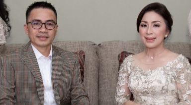 (dari kiri) Anggota DPD-RI Pnt Ir Stefanus Liow MAP bersama istri yang juga Ketua Panitia HUT ke-154 GMIM Imanuel Walian Pnt Ir Miky Wenur MAP