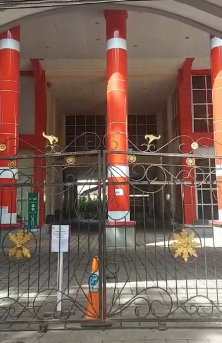 TAK BEROPERASI: Suasana Kantor DPMPTSP Sulut yang telah ditutup 100 persen akibat pandemik Covid-19. (Balladewa/MP)