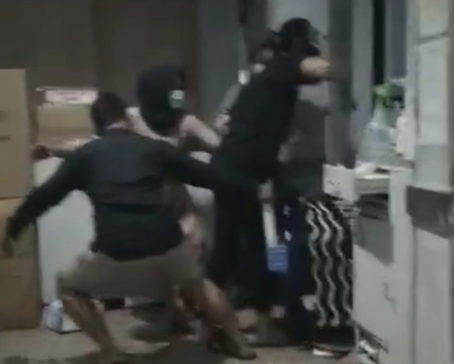 Warga yang mengamuk di IGD RSUD Bitung dan mengambil paksa jenazah.