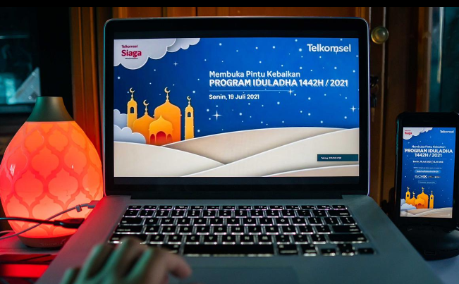 Di Momen Indul Adha Telkomsel memberikan CSR berupa 906 ekor hewan kurban.  Yang diluncurkan secara virtual.
