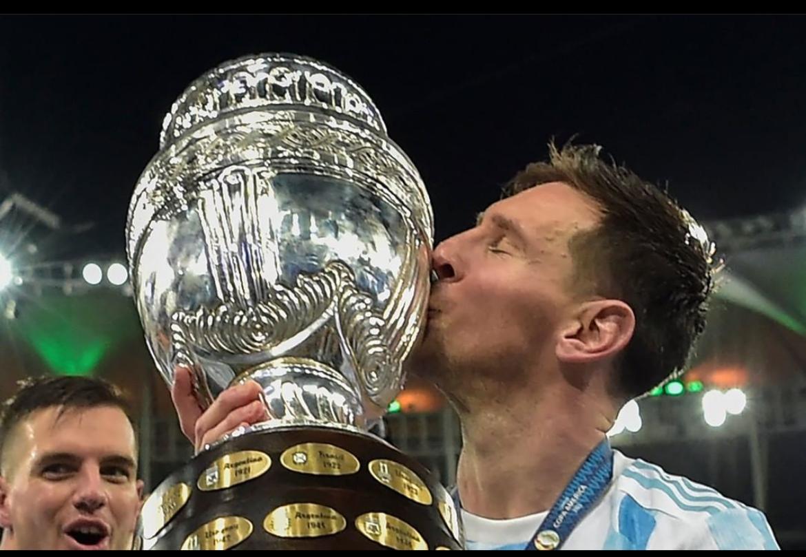 Lionel Messi dan Piala Copa America, piala internasional pertama miliknya bersama Timnas Argentina.