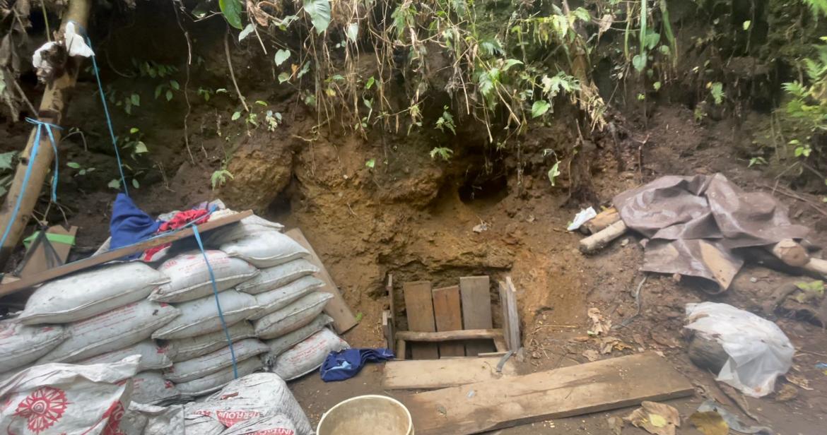 Lubang galian diduga hasil aktivitas PETI di bantaran Sungai Maselihe, Kabupaten Kepulauan Sangihe (Istimewa)