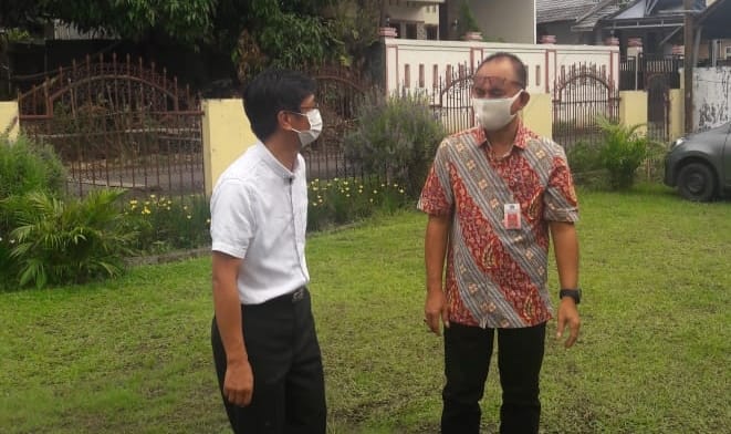 Ketua KSP Dana Mapan Fransiskus Montolalu dan Kepala Dinas Koperasi UKM Sulut Ronald Sorongan. 