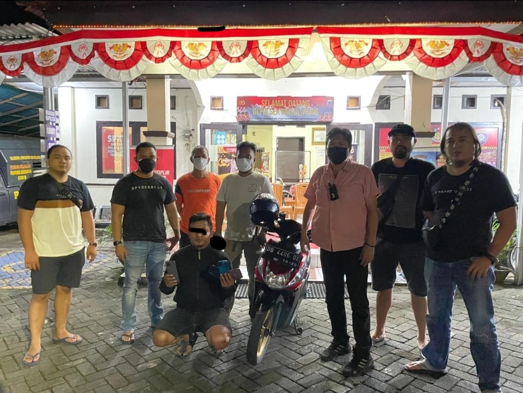 TAK BERKUTIK: Unit 3 Satgassus Maleo mengamankan penjabret yang sering meresahkan masyarakat. Pelaku berinisial PD alias Yoga (26).