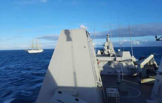 Suasana latihan KRI R.E. Martadinata-331 dan KRI Bima Suci. (Istimewa)