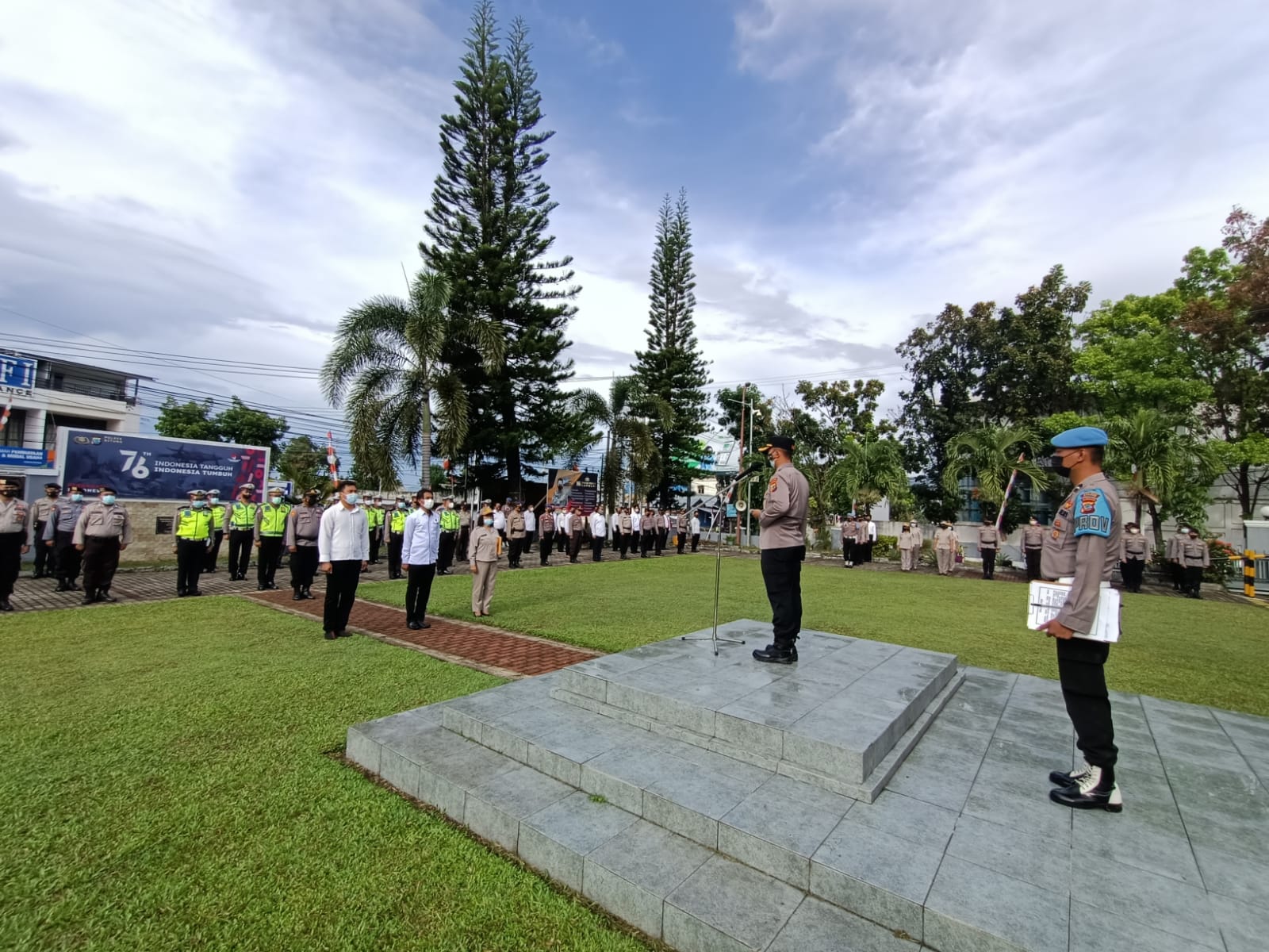 Kapolres Bitung, Alam Kusuma S Irawan memimpin apel Senin (23/8)