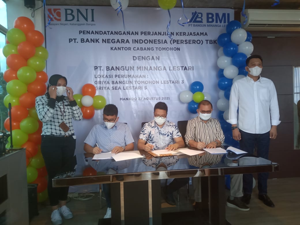 KOMPAK: Proses penandatanganan kerjasama antara PT BML dan BNI Kantor Cabang Tomohon, untuk meningkatkan investasi rumah subsidi. (Balladewa/MP)