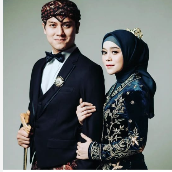 Lesti Kejora dan Rizky Billar saat menggelar saat prewedding pakai baju Adat Sunda