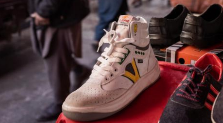Sepatu pasukan Taliban. (istimewa)