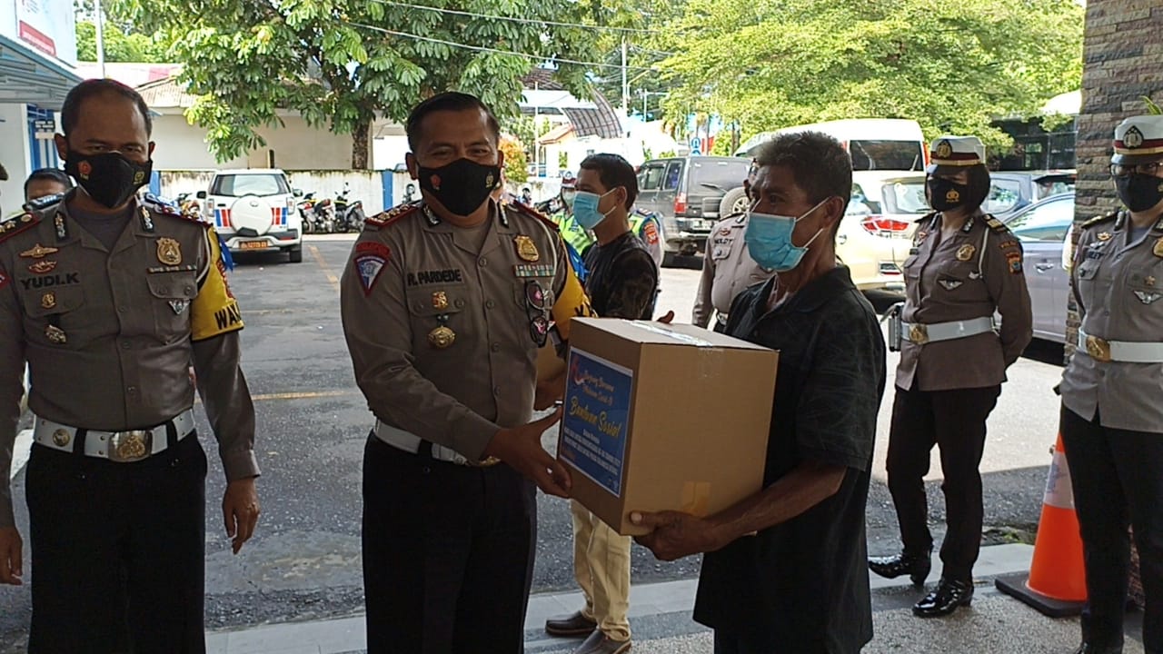Dipimpin Dirlantas Polda Sulut Kombes Pol Robertho Pardede, perayaan berlangsung dengan tetap memperhatikan protokol kesehatan serta  mengusung tema