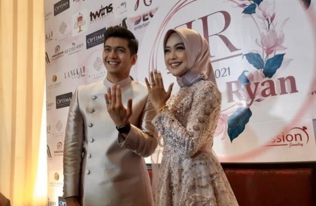 Ria Ricis dan  Teuku Ryan. (Abdul Rahman/ JawaPos.com)