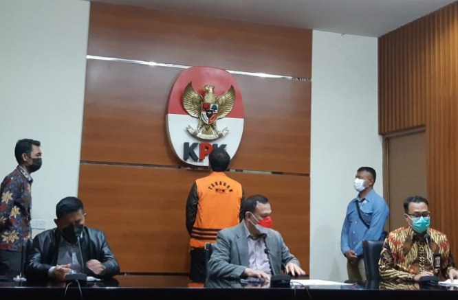 Komisi Pemberantasan Korupsi (KPK) resmi menetapkan Wakil Ketua DPR RI Azis Syamsuddin sebagai tersangka, Sabtu (25/9) dini hari. (Ridwan/JawaPos.com)