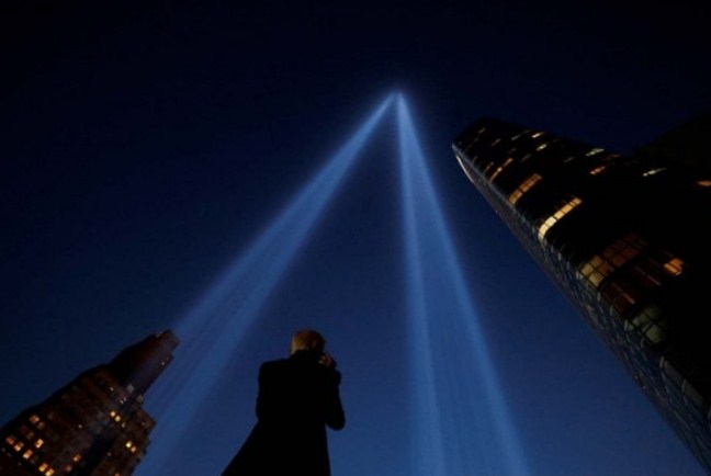 Ilustrasi serangan 11 September 2001. (ANTARA FOTO/REUTERS/Carlos Barria/aww)