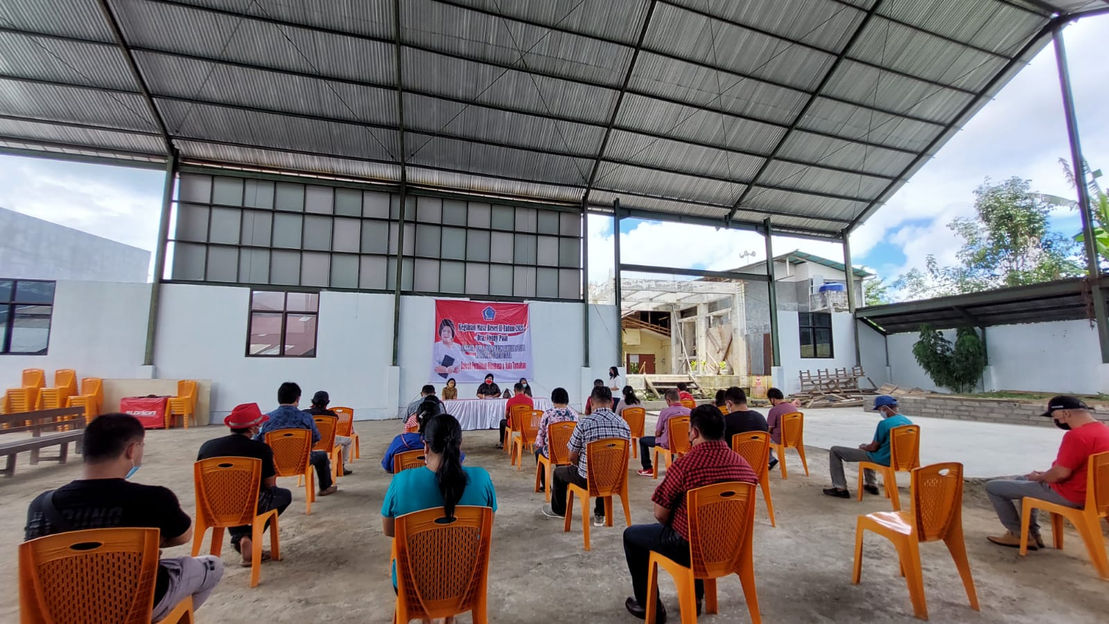 Reses Vonny Paat di Kelurahan Lansot.