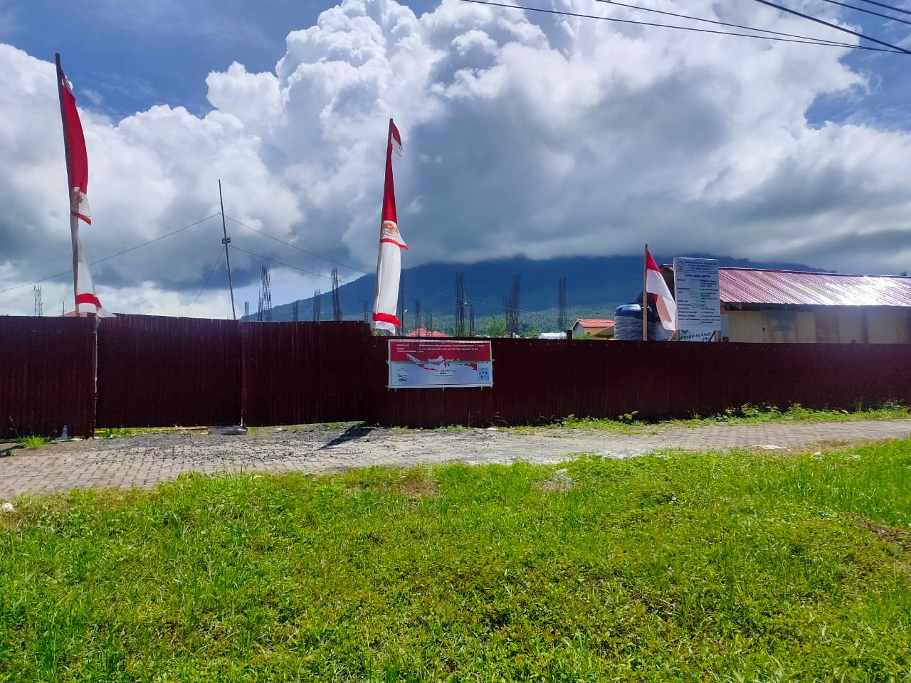Pembangunan gedung Stamar BMKG ilegal di Bitung. (Don/MPO)