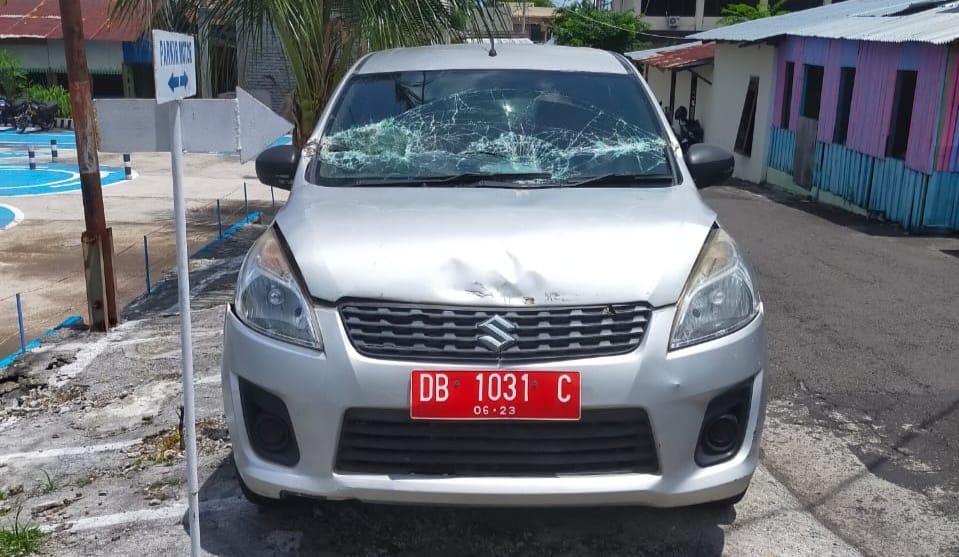 Mobil dinas yang dibawah Ketua Partai Ummat hingga kecelakaan pada Senin (6/9) yang saat ini ditahan Polres Bitung.