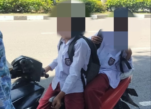 Pelajar kelas lima SD Al Muhajirin Bitung sudah membawa sepeda motor sendiri ke sekolah.(Istimewa)