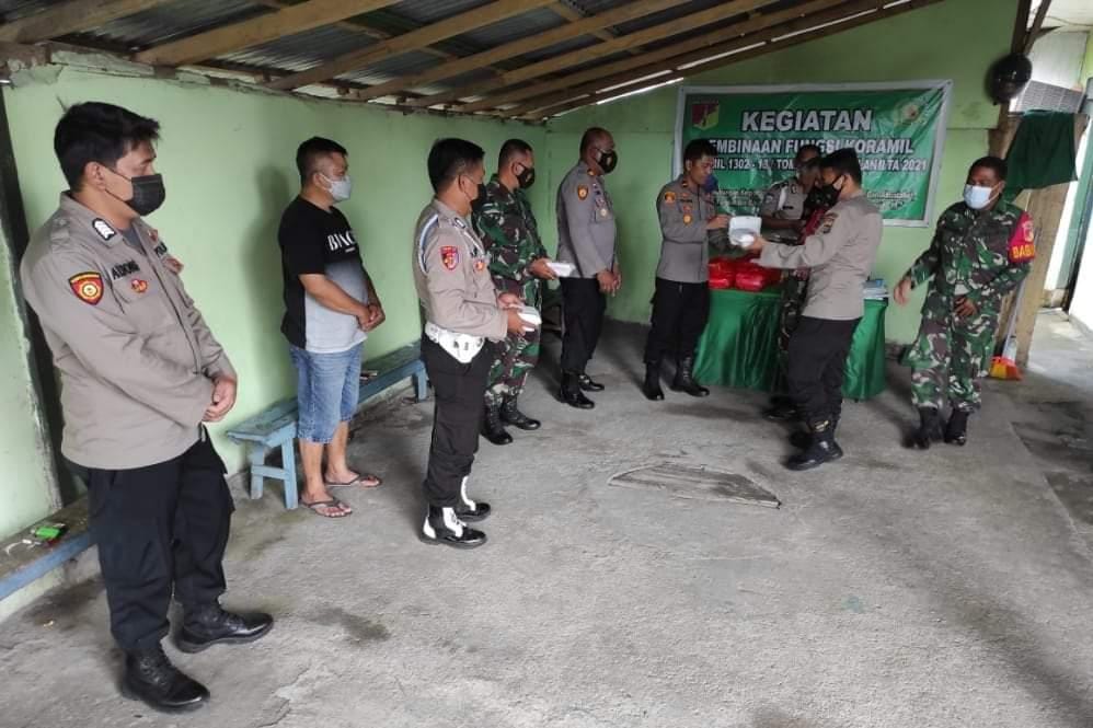 SOLID: Kapolsek Touluaan Ipda Desi Solang bersama jajaran mengunjungi Kantor Koramil 1302-13 Tombatu, pada Rabu (6/10) kemarin, dalam peringatan HUT ke-76 TNI.
