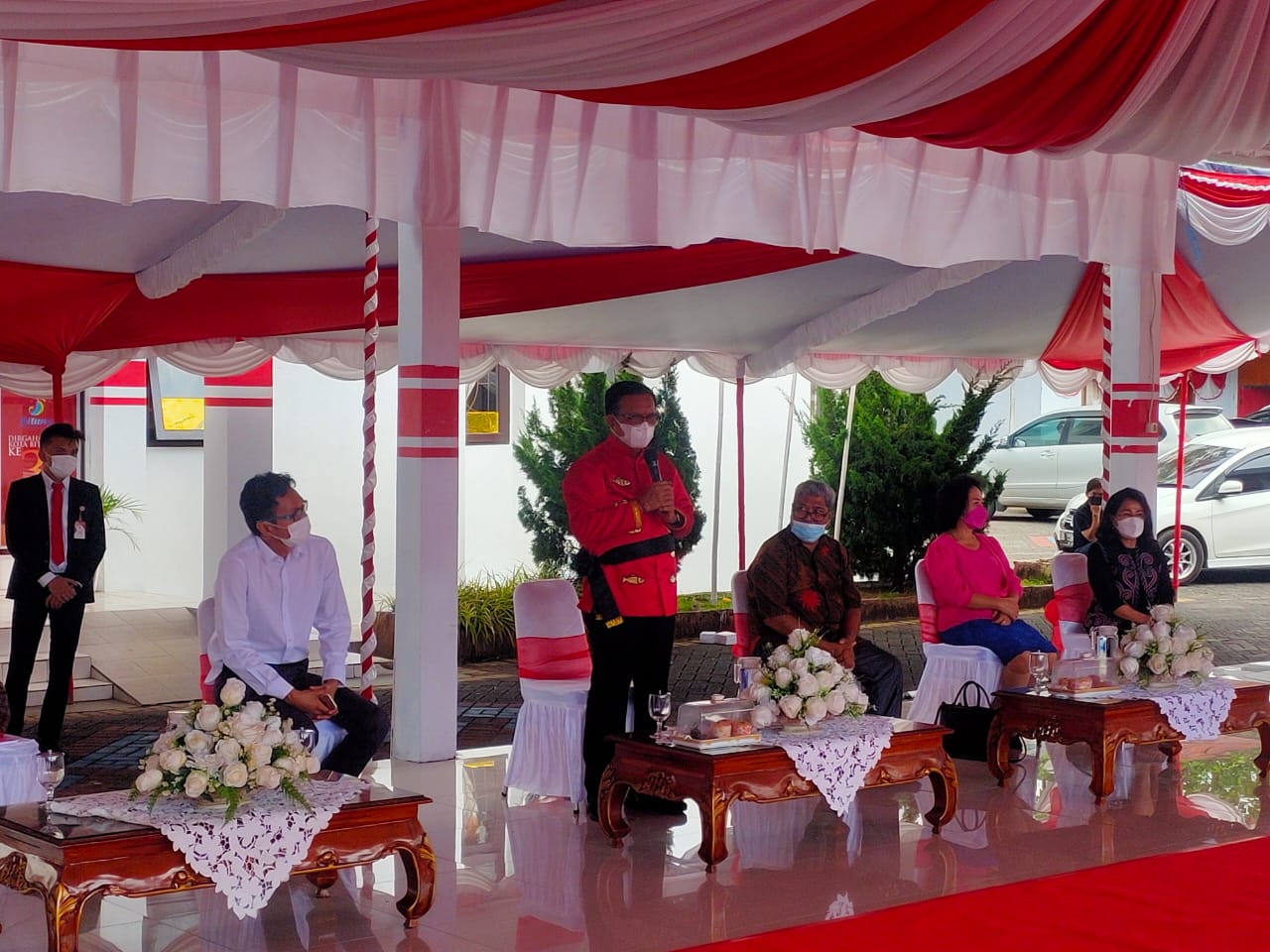 Wali Kota Bitung Maurits Mantiri menerima mahasiswa KKT Unima.(Istimewa)